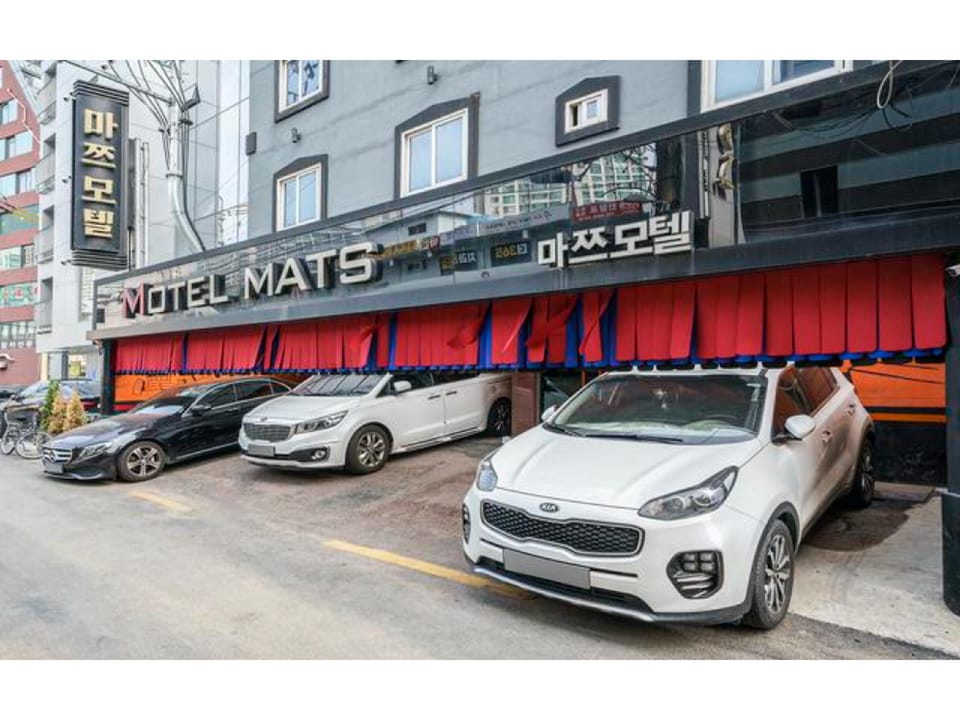 Shincheon Matsu and 2060 Motel in Seoul