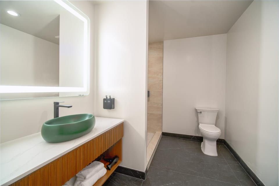 LYFE INN & SUITES by AGA- North Hollywood Near Universal Studios Hotel in Toluca Lake