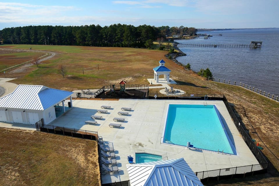 Waterside Resort Hotel in North Carolina