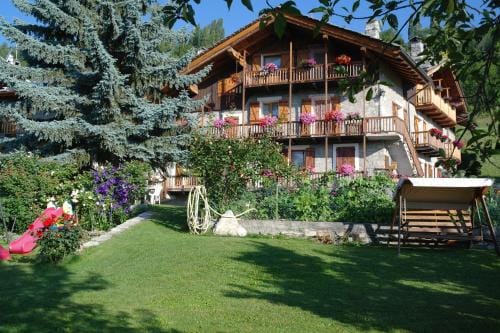 B&B Lo VAN - Camere al Verde Villaggio di Rumiod Hotel in Aosta Valley, Italy