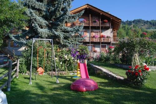 B&B Lo VAN - Camere al Verde Villaggio di Rumiod Hotel in Aosta Valley, Italy