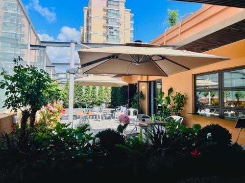 Dayin Serene Garden Hotel -Shanghai Hongqiao North Xinjing Metro Station -Large Social Area -Bar -Ca Hotel in Shanghai