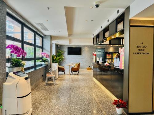 Dayin Serene Garden Hotel -Shanghai Hongqiao North Xinjing Metro Station -Large Social Area -Bar -Ca Hotel in Shanghai