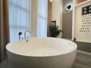 Yesu Homestay (Changzhou Chunqiu Yancheng Tourist Area University Town Hutang Metro Station Branch) Hotel in Suzhou