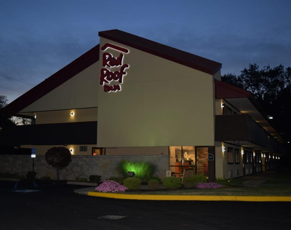 Red Roof Inn Utica Hotel in Utica