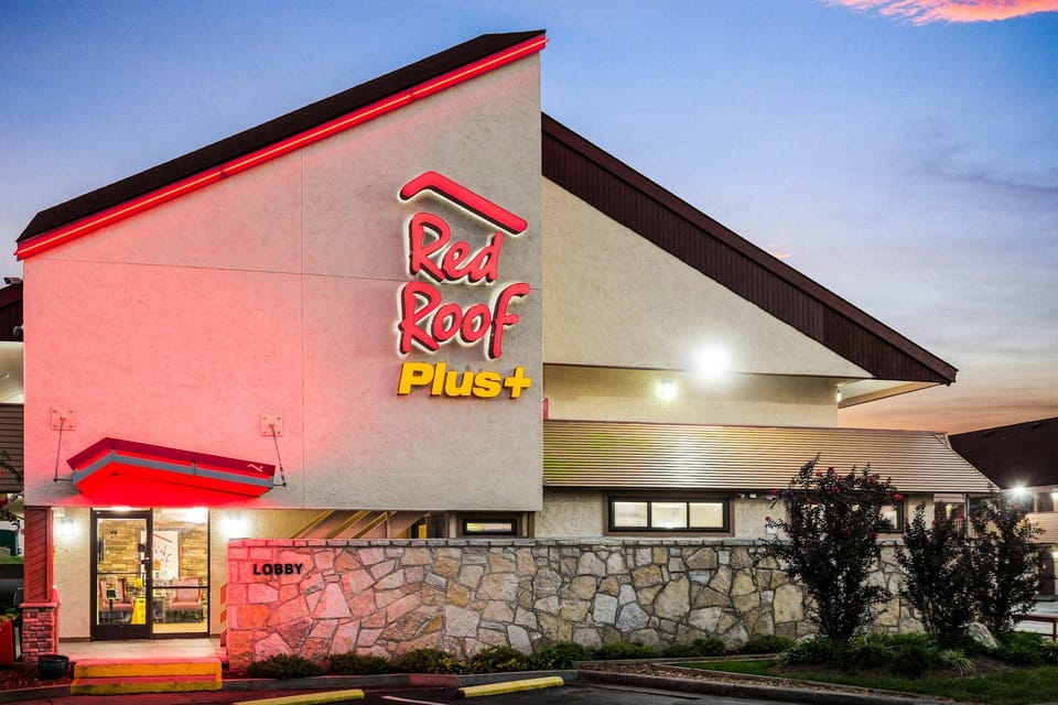 Red Roof PLUS+ Nashville North - Goodlettsville Hotel in Goodlettsville