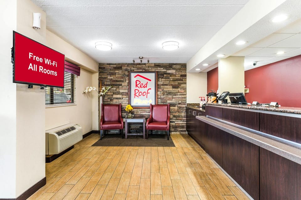 Red Roof PLUS+ Nashville North - Goodlettsville Hotel in Goodlettsville