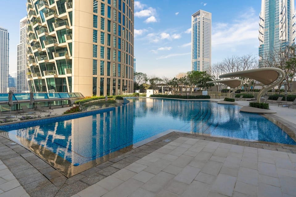Swimming pool [outdoor]