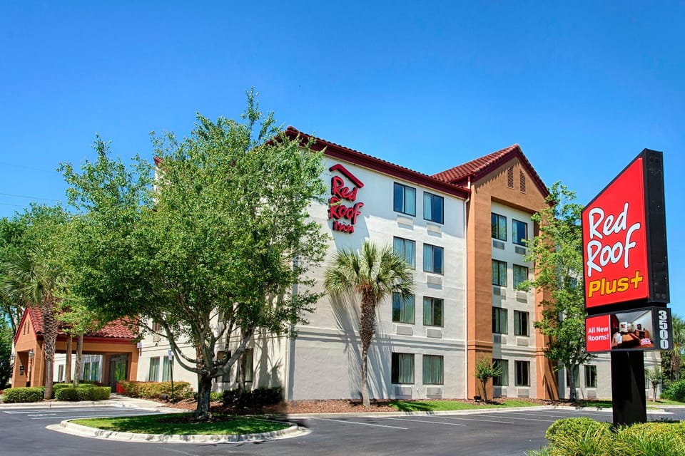 Red Roof PLUS+ Gainesville Hotel in Gainesville