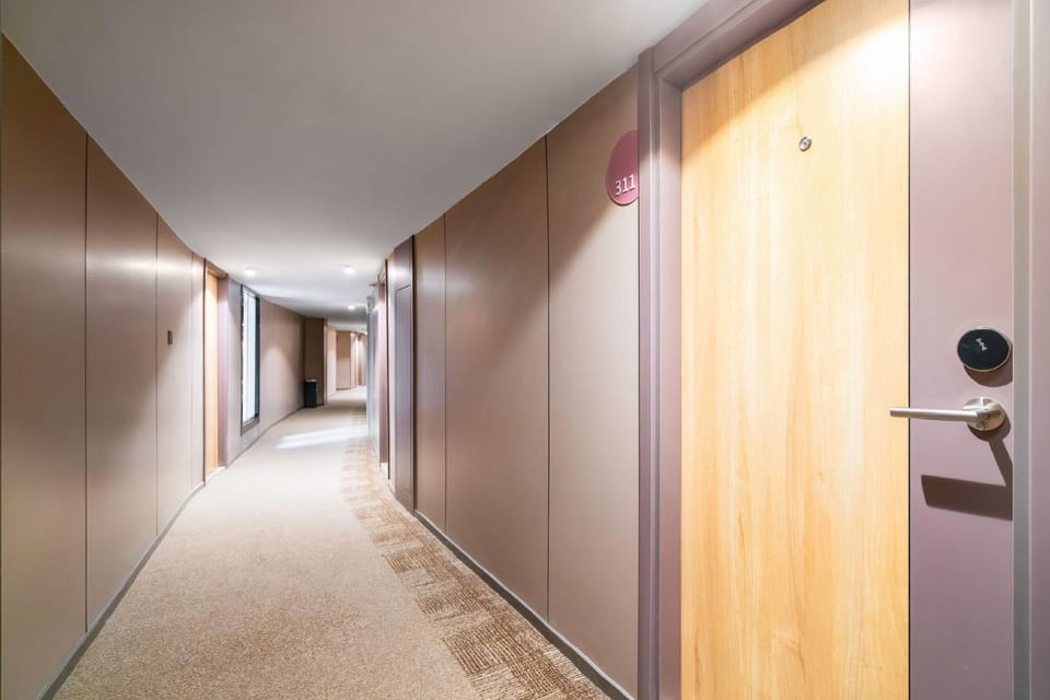 Home Inn Neo Wuxi Binhu Wanda Plaza Heliekou Metro Station Hotel in Suzhou