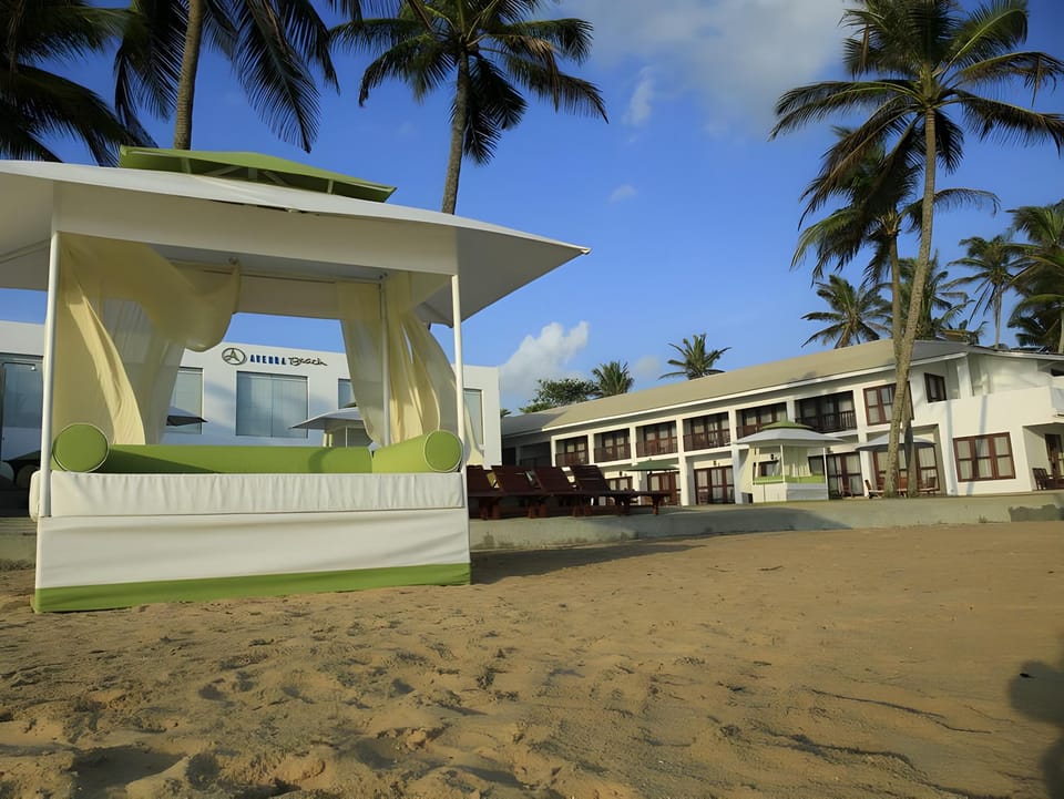 Avenra Beach Hotel in Hikkaduwa