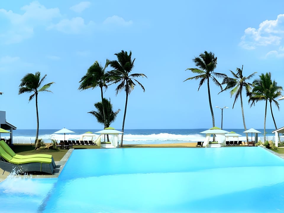 Avenra Beach Hotel in Hikkaduwa