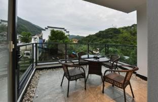 Yezi Hongle Hotel (Fugai Mountain Canyon Rafting Scenic Area Branch) Hotel in Zhejiang