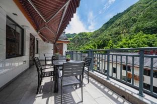 Xishang Blossom Homestay Hotel in Zhejiang