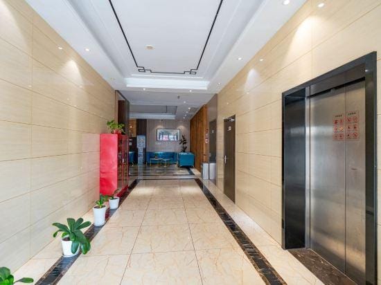 Rujia Huayi Selected Hotel (Nanjing Liuhe Fenghuangshan Park Subway Station Branch) Hotel in Nanjing