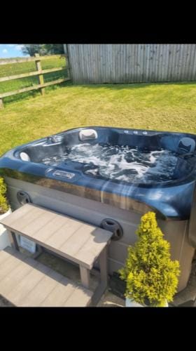 Jacob's Den Cosy pod with hot tub Lodge in Wales