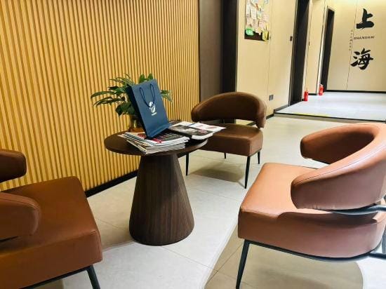 Lanting Homestay (Shanghai National Exhibition and Convention Center Hongqiao Railway Station) Hotel in Shanghai