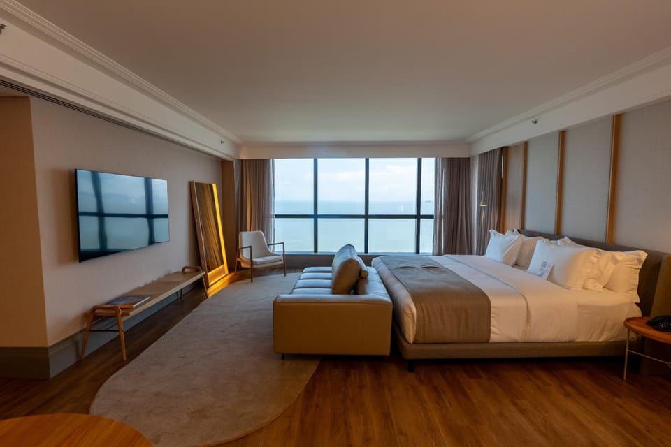 Shared lounge/TV area