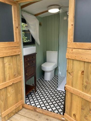The Orchard Hut Inn in England