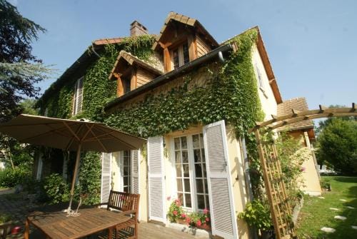 Le Cedre Bleu Hotel in Île-de-France
