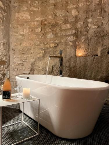 Stylish and authentic townhouse with panoramic views Hotel in Lacoste