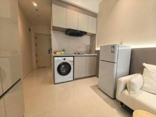 Light Year Serviced Apartment (Line 2 Xianhemen Metro Station Branch) Hotel in Nanjing