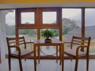 Sloth Family Encounter Homestay Hotel in Zhejiang