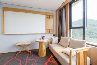 Home Inn Yiju Hotel (Dongyang Hengdian Film Studio Yuanming New Garden Branch) Hotel in Zhejiang