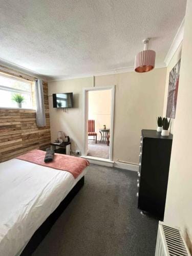 106 Brynmill - Room 3 Hotel in Wales