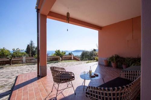 La Camelia Bianca B&B Hotel in Province of Massa and Carrara