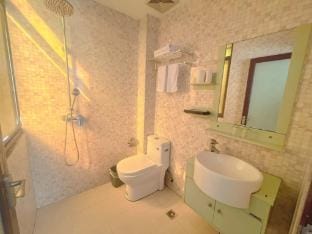 Huayuan Pavilion Business Hotel (Wuyi Tangfeng Hot Spring Branch) Hotel in Zhejiang