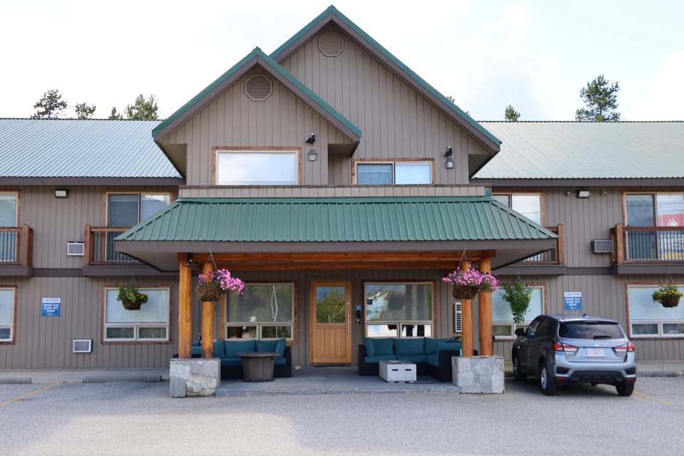 Glacier Mountain Lodge Lodge in British Columbia