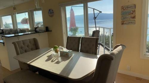 Beachbreeze Panoramic Oceanview 4BR 3BA Romantic Sunrise & Celestial Views Hotel in Southern Gulf Islands
