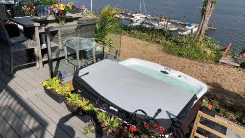 Beachbreeze Panoramic Oceanview 4BR 3BA Romantic Sunrise & Celestial Views Hotel in Southern Gulf Islands