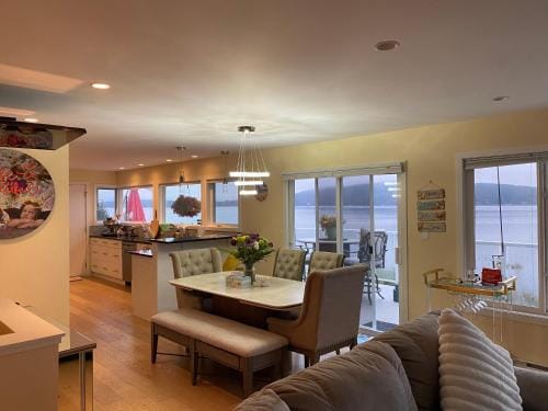 Beachbreeze Panoramic Oceanview 4BR 3BA Romantic Sunrise & Celestial Views Hotel in Southern Gulf Islands