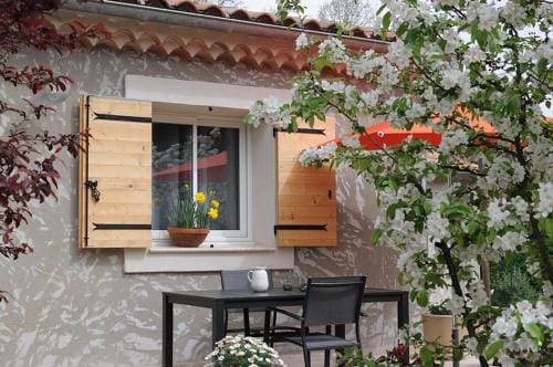 Logis des Falaises Hotel in Villeneuve-lès-Avignon