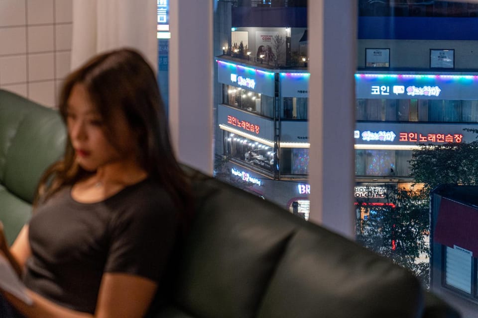 Shared lounge/TV area