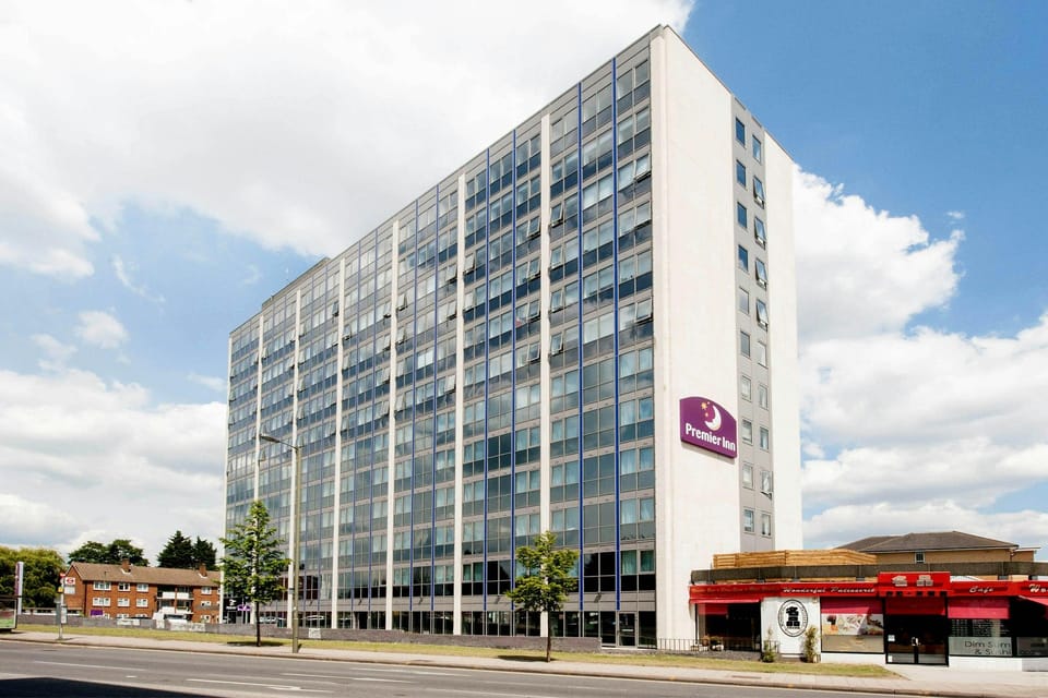 Premier Inn London Hendon - The Hyde Hotel in Edgware