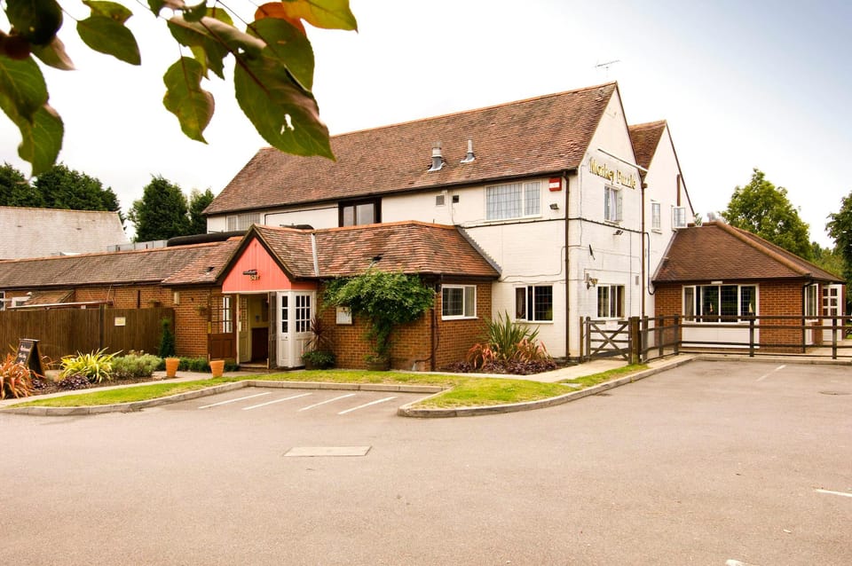 Premier Inn Farnborough West - Southwood Hotel in Farnborough