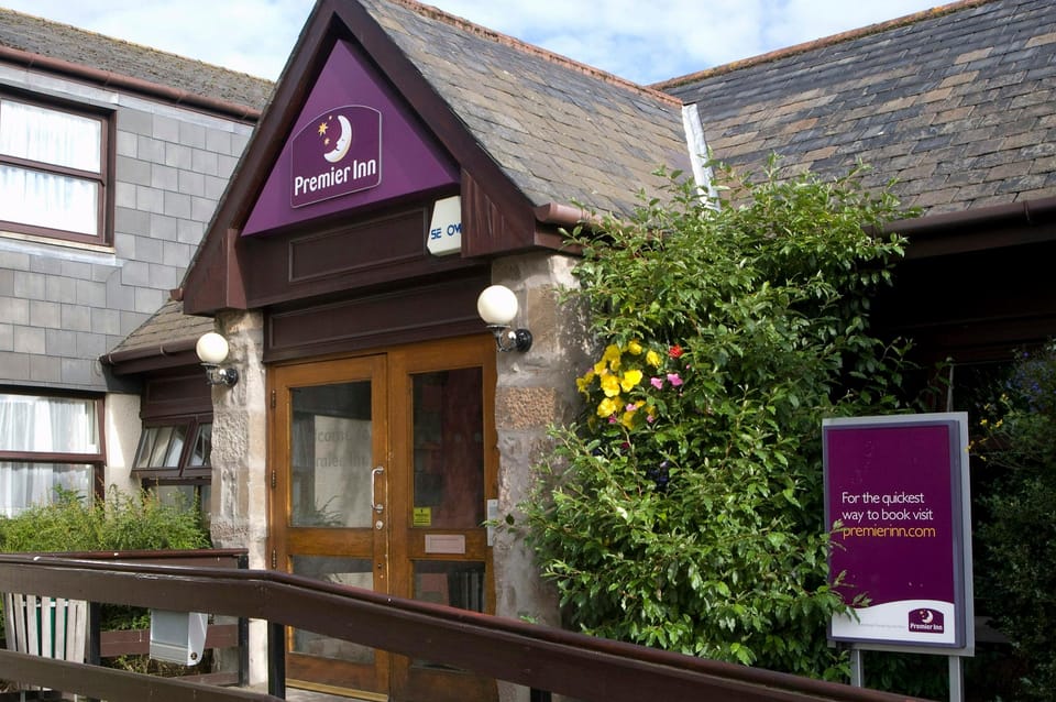 Premier Inn Dundee West Hotel in Dundee