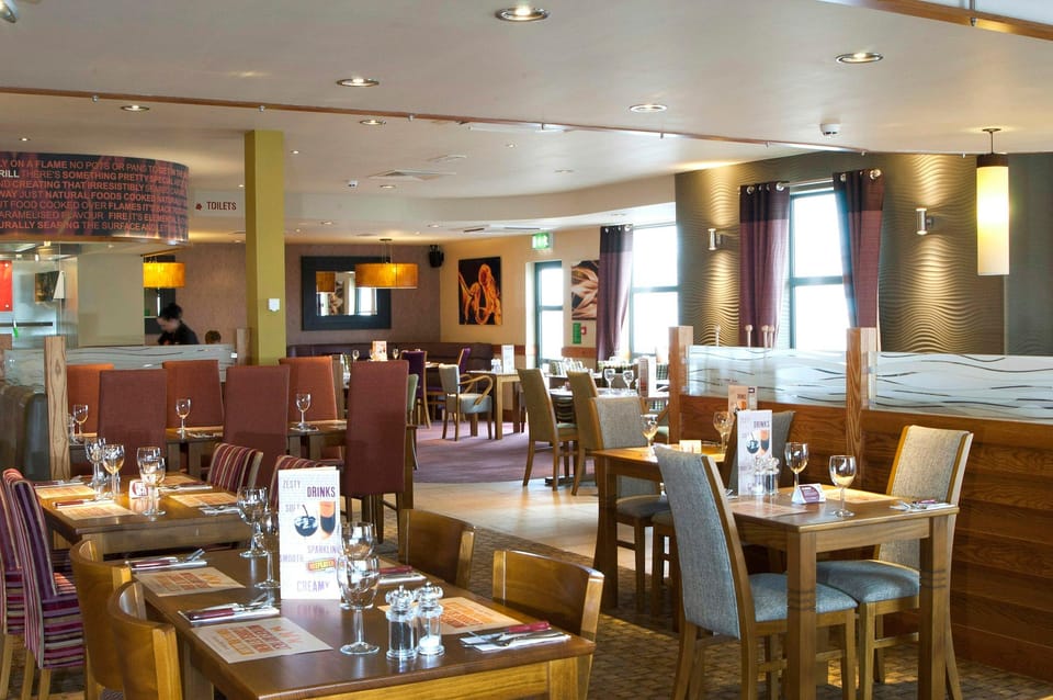 Premier Inn Glasgow Newton Mearns - M77 J4 Hotel in Glasgow