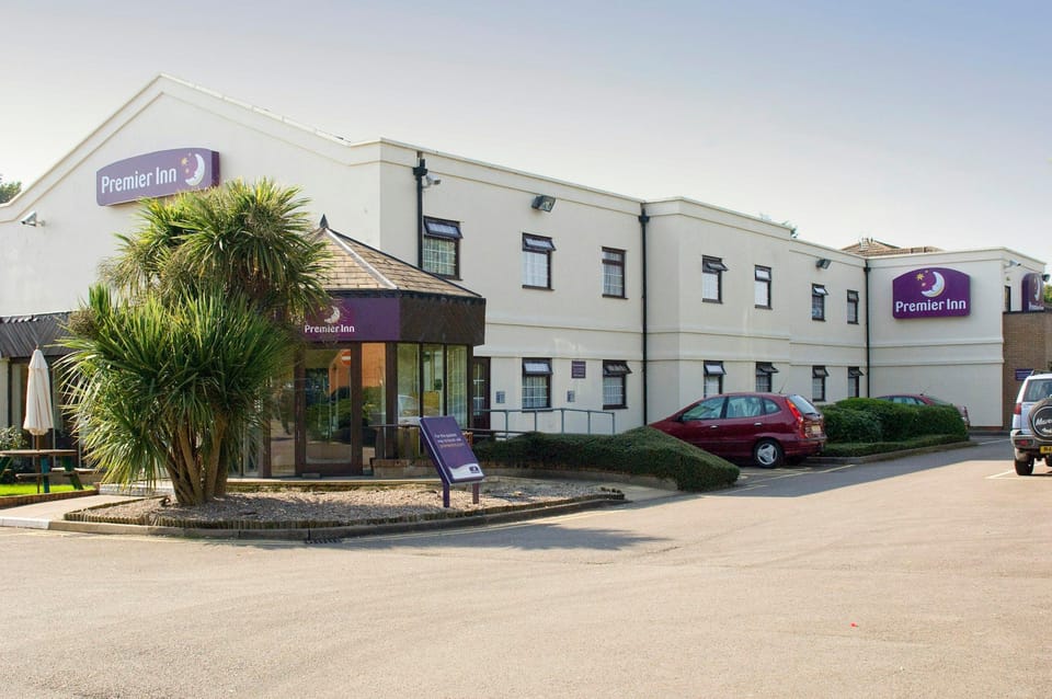 Premier Inn Gloucester - Longford Hotel in Cotswold District