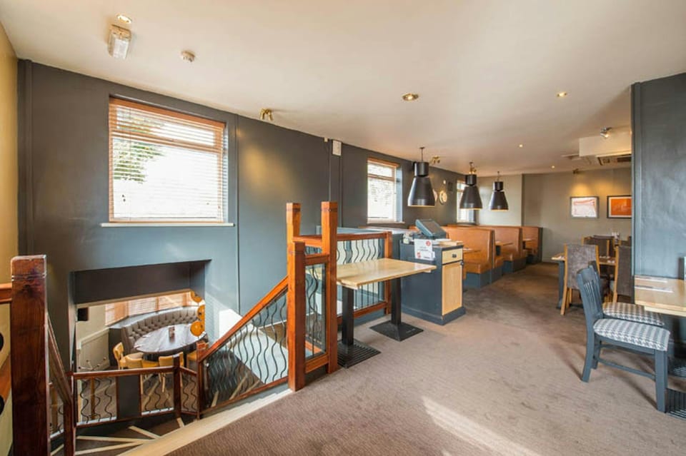 Premier Inn Gloucester - Longford Hotel in Cotswold District