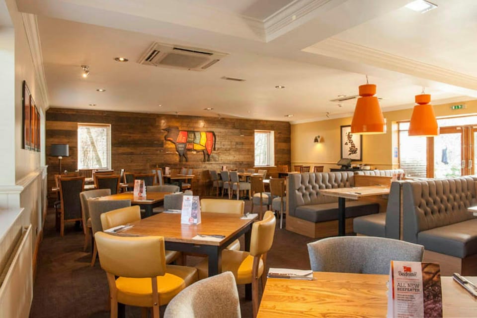 Premier Inn Guildford North - A3 Hotel in Guildford