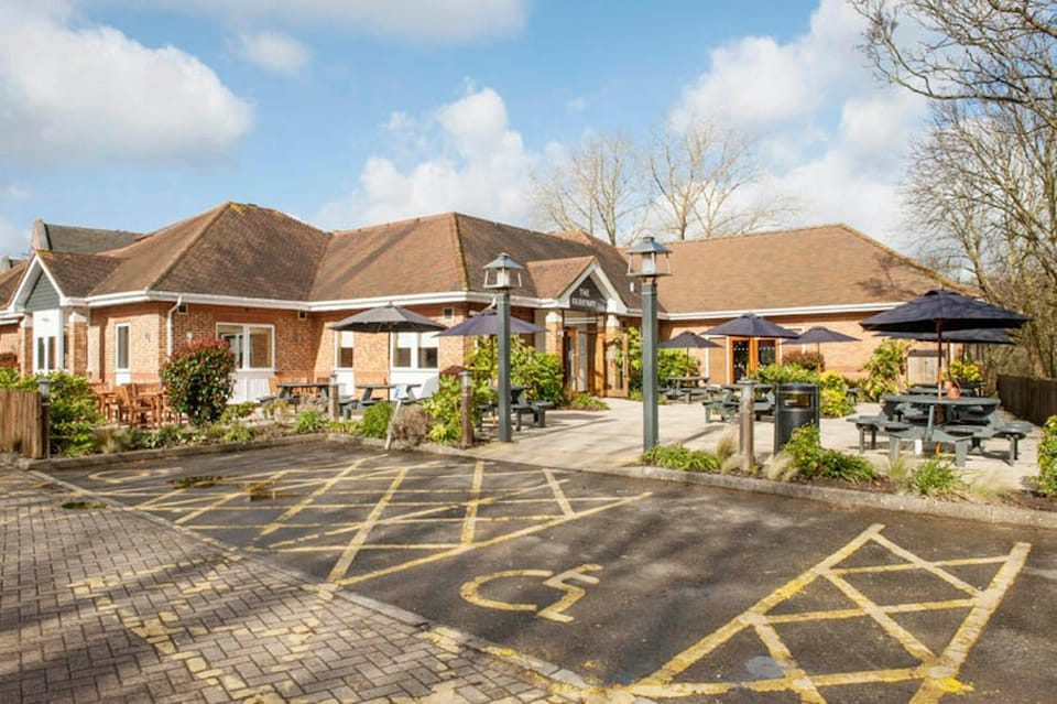 Premier Inn Guildford North - A3 Hotel in Guildford