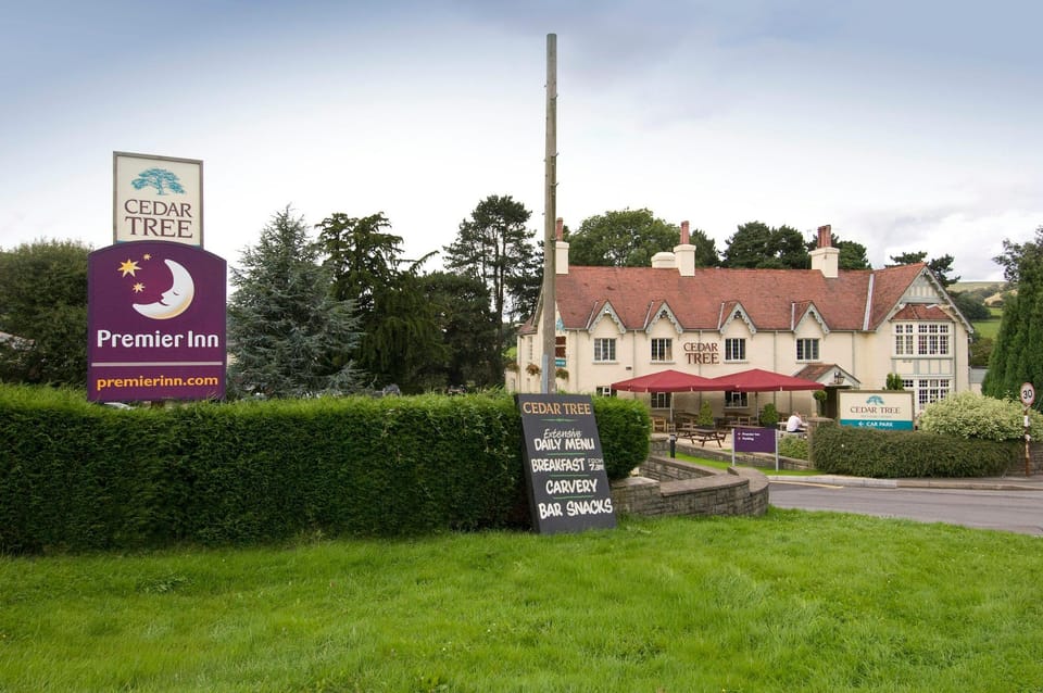 Premier Inn Caerphilly - Corbetts Lane Hotel in Wales