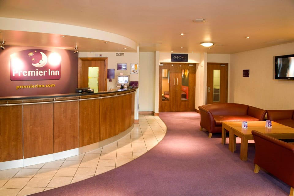 Premier Inn Heathrow Airport - M4/J4 Hotel in Hayes