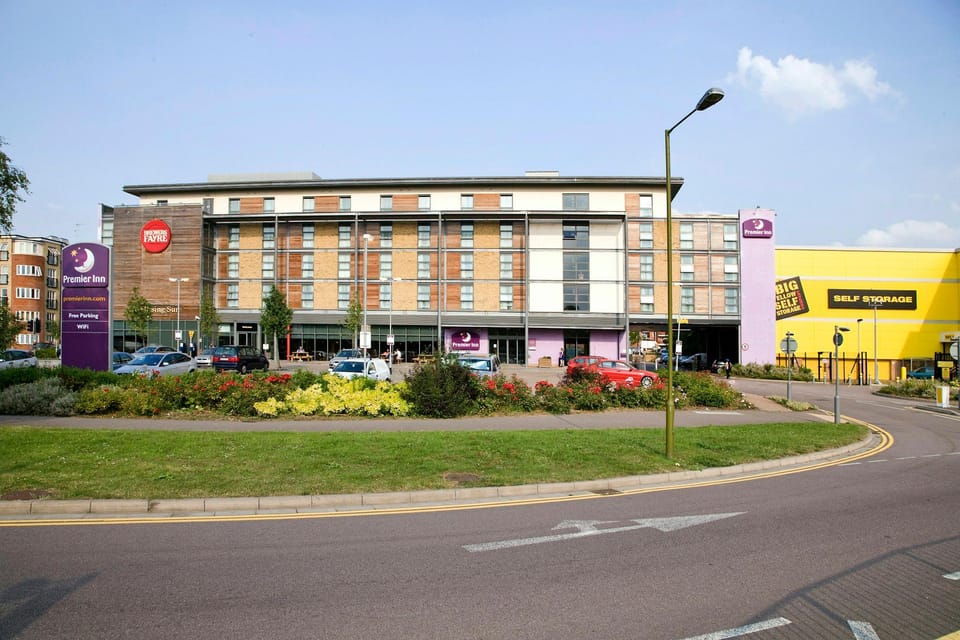 Premier Inn Watford - Croxley Green Hotel in Watford