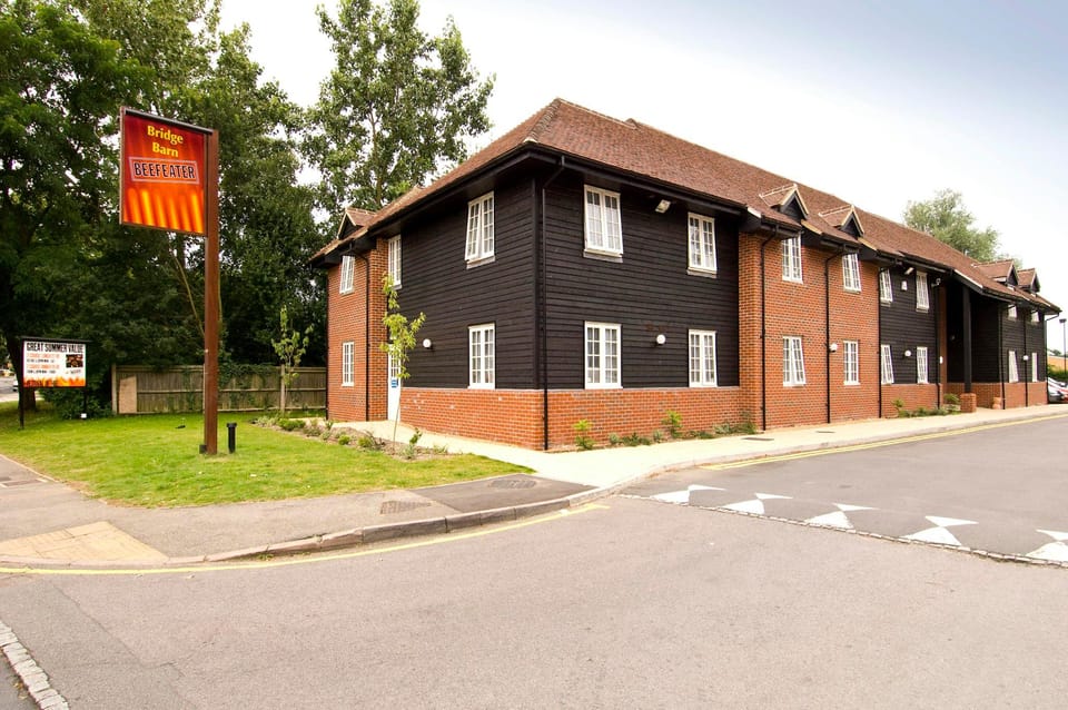 Premier Inn Woking West - A324 Hotel in England