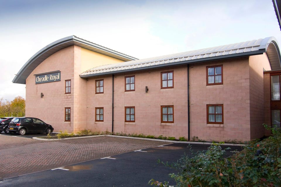 Premier Inn Manchester - Cheadle Hotel in England
